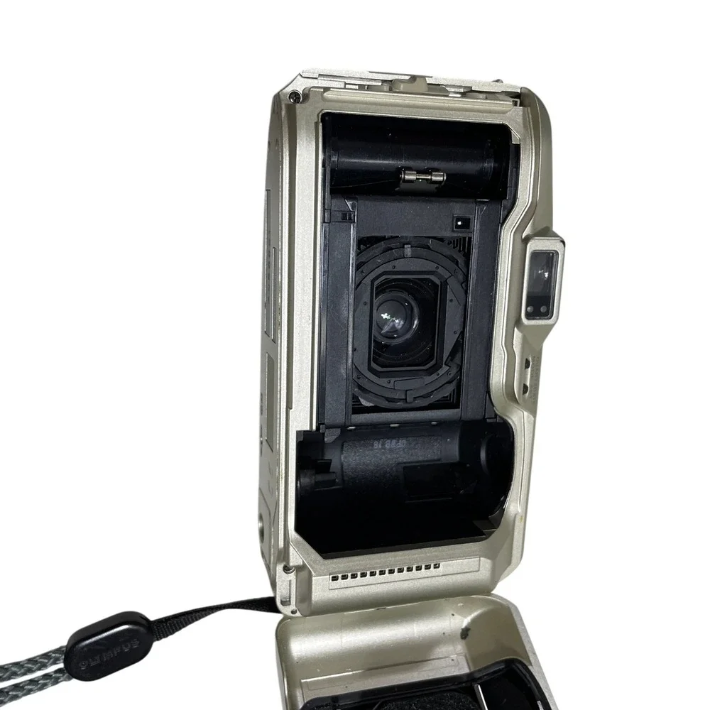 Olympus Stylus Epic Zoom 80 - 35mm Film Point & Shoot Camera Turns On *Works*